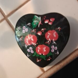 Papier-mâché heart-shaped trinket box with hand-painted floral design in Japanes